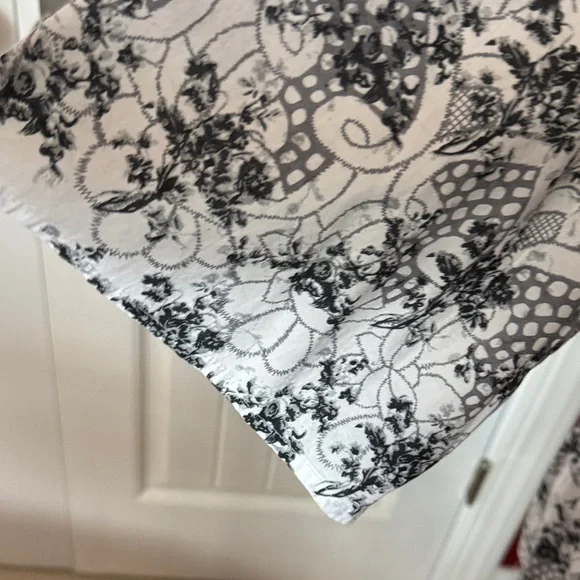 Ellos Black and White Floral Blouse - Picture 4 of 6